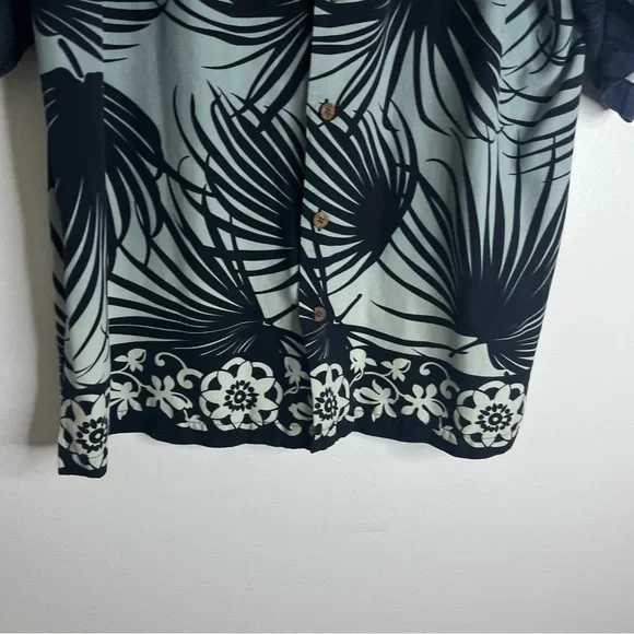 Tommy Bahama 100% SILK Mens Button Up Short Sleeve Shirt Hawaiian Print Casual L - Picture 4 of 11